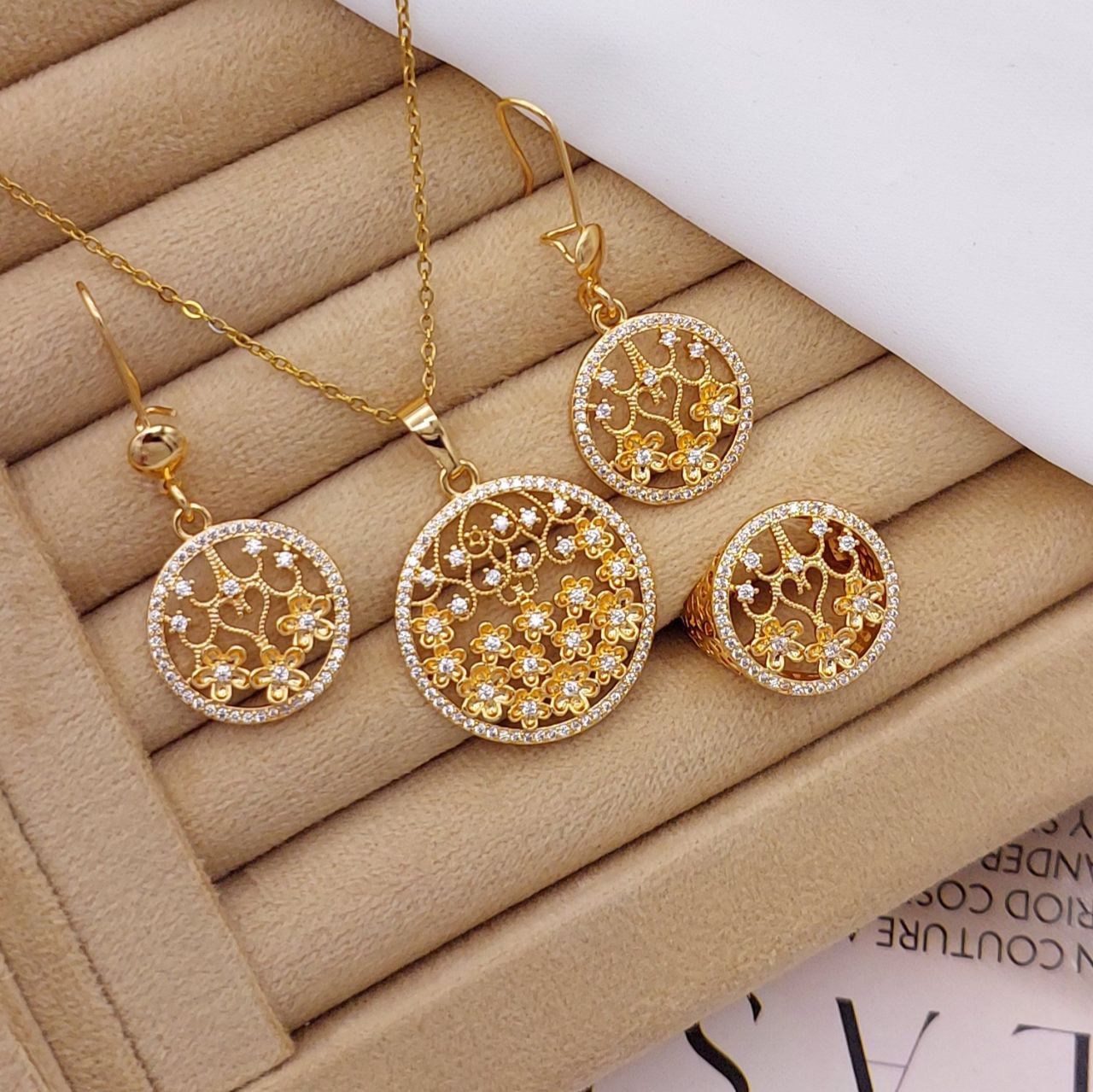 نیمست طرح طلای زنانه