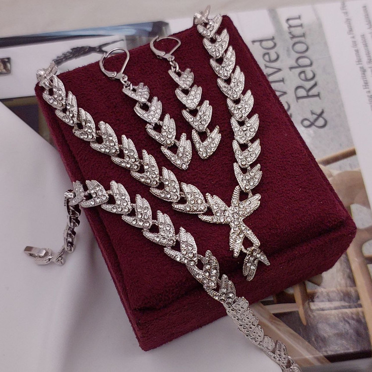 سرویس نگین دار زنانه