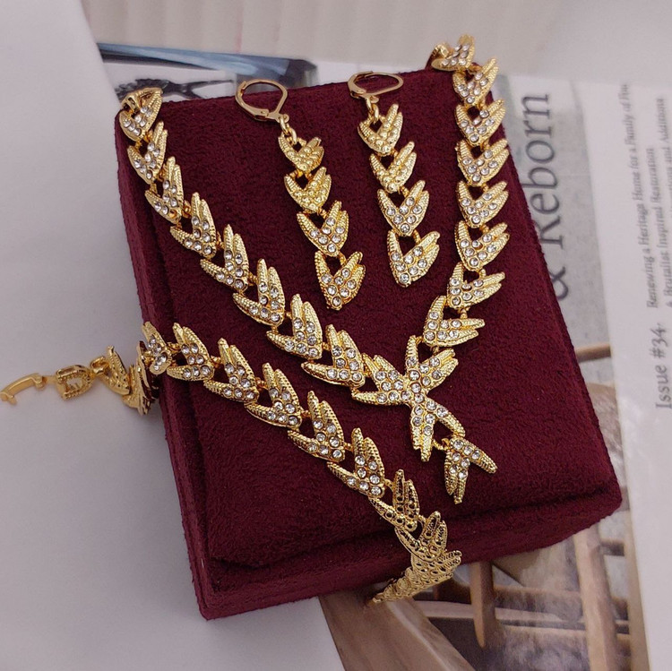 سرویس نگینی زنانه