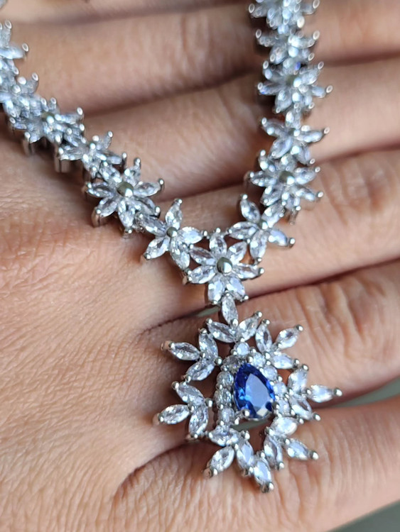 سرویس نگیندار زنانه