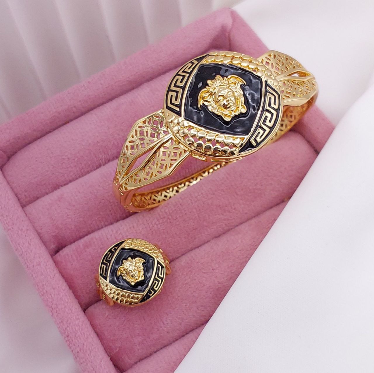 ست دستبند، انگشتر طرح طلای زنانه