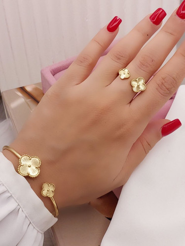 ست دستبند، انگشتر طرح طلای زنانه