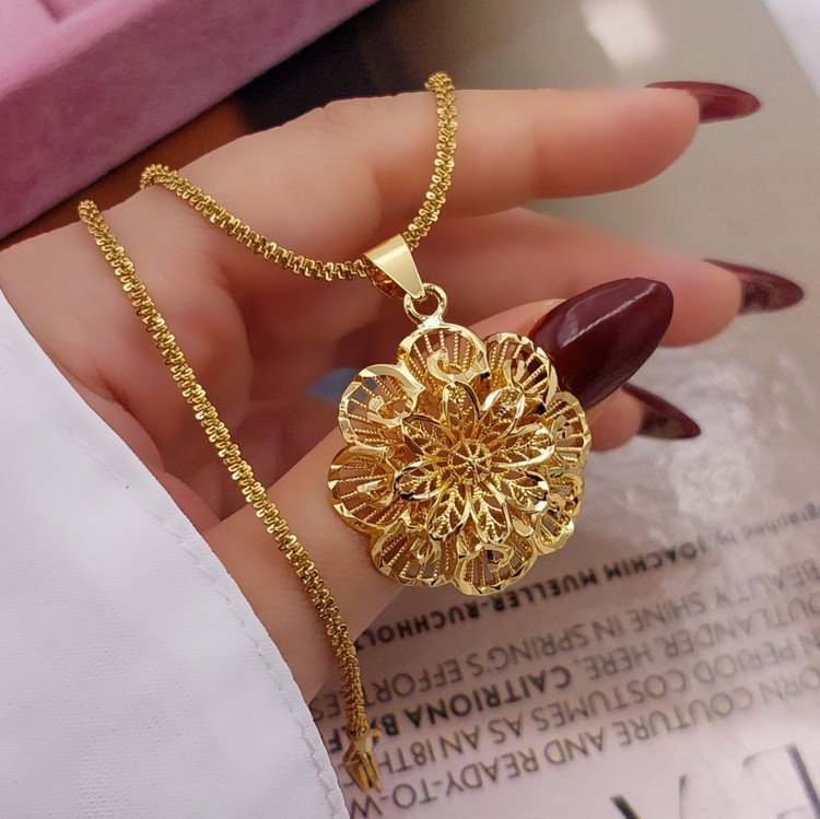 گردنبند طرح طلای زنانه