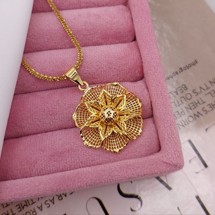 طرح گل کلاسیک با حاشیه شبکهای ظریف