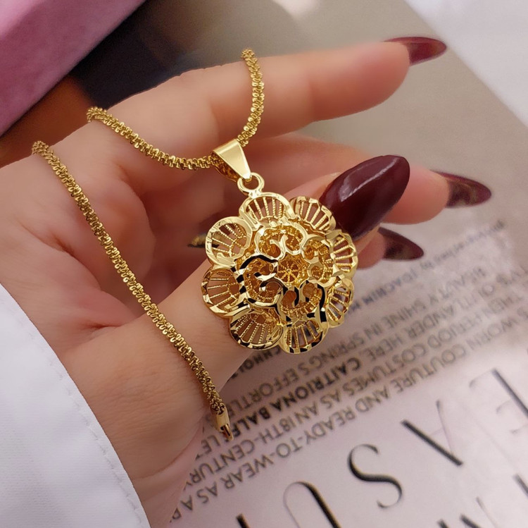 گردنبند طرح طلای زنانه