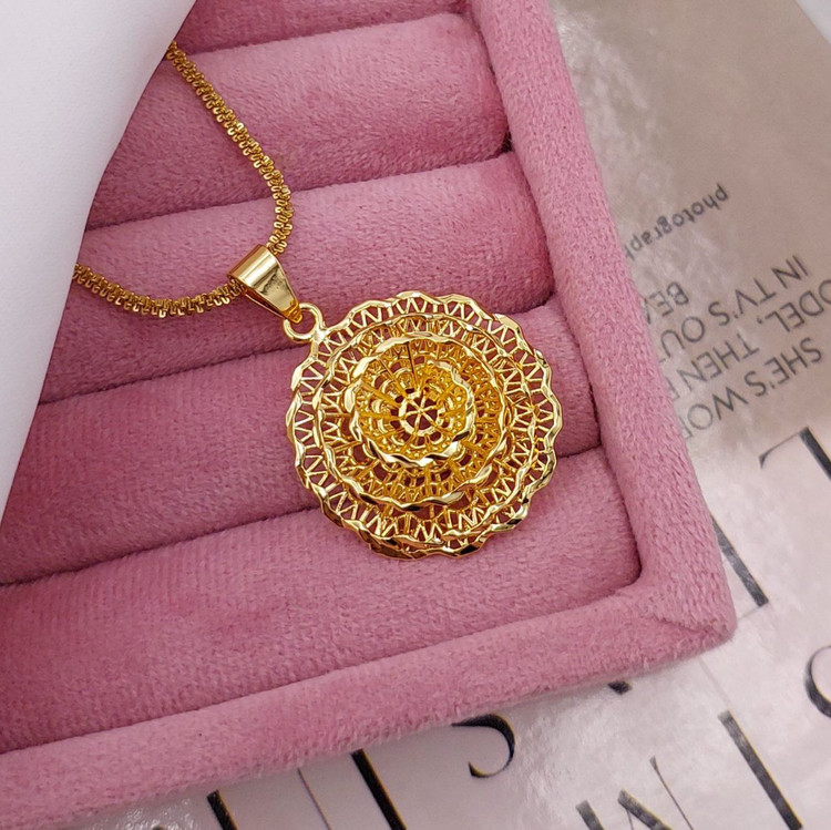 گل چندلایه با مرکز گوی برجسته و حاشیه مشبک