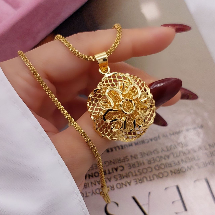 گردنبند طرح طلای زنانه