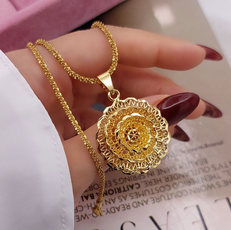 گردنبند طرح طلای زنانه
