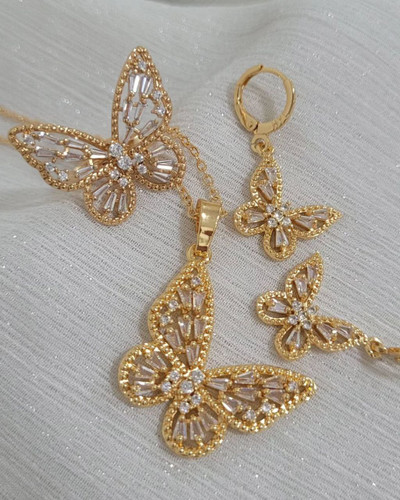 سرویس پروانه زنانه