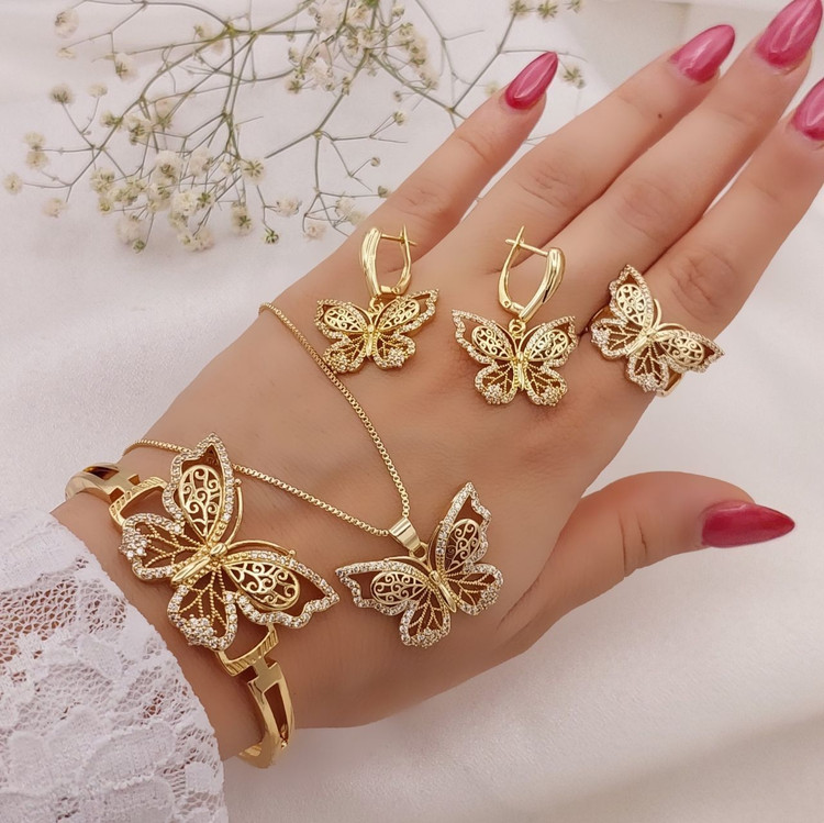 سرویس پروانه زنانه