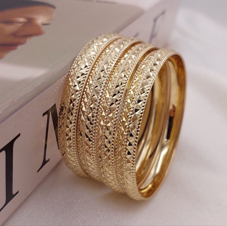 النگو زنانه ۸ میل طرح طلایی پهن و چشمگیر