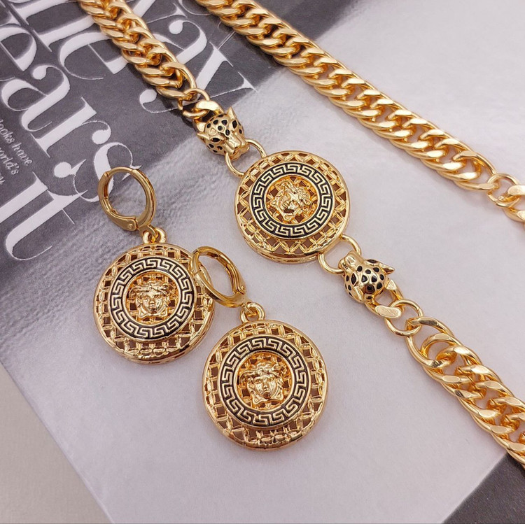 سرویس زنانه طرح طلا مدل ورساچه کارتیر لوکس رنگ ثابت