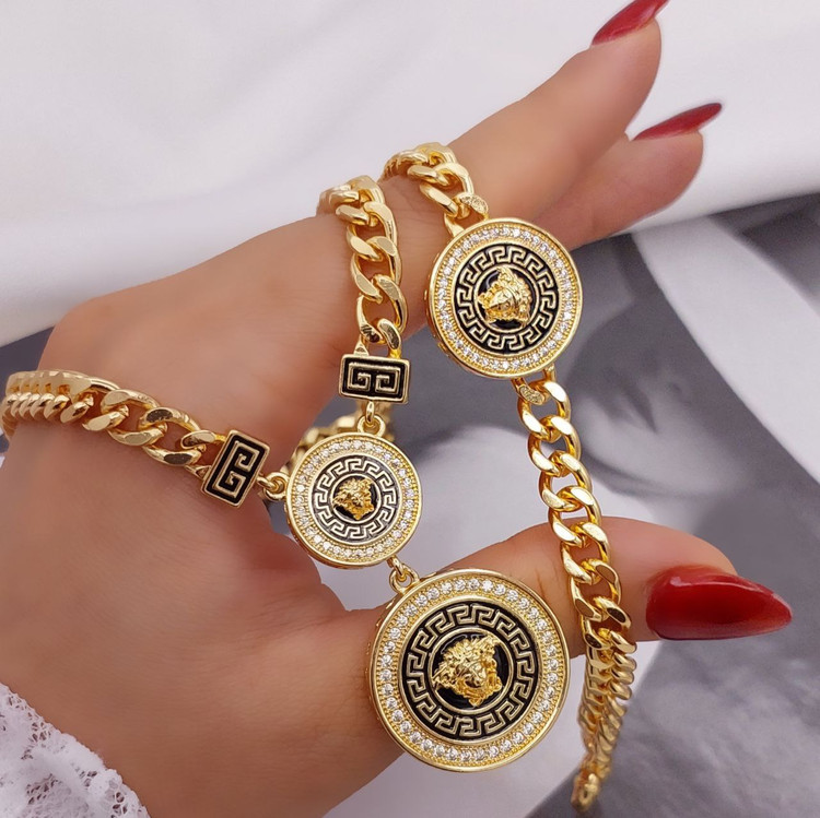 سرویس طرح طلا زنانه مدل ورساچه کارتیر لوکس