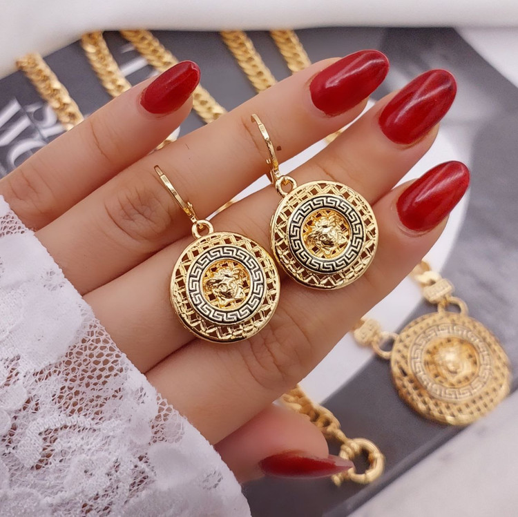 سرویس طرح طلای زنانه مدل ورساچه کارتیر کلاسیک