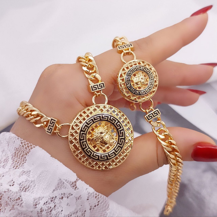 سرویس طرح طلای زنانه مدل ورساچه کارتیر