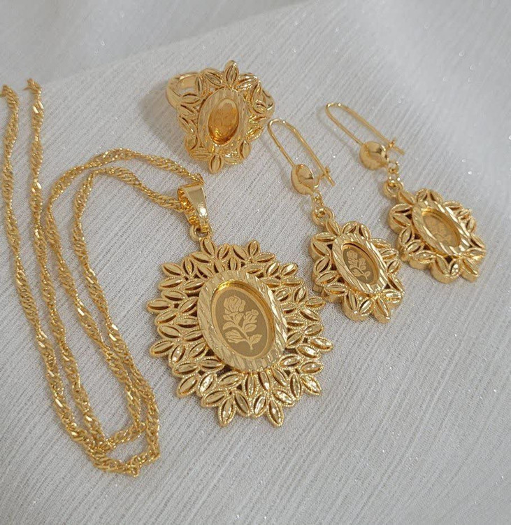 سرویس زنانه طرح گل طلا روس