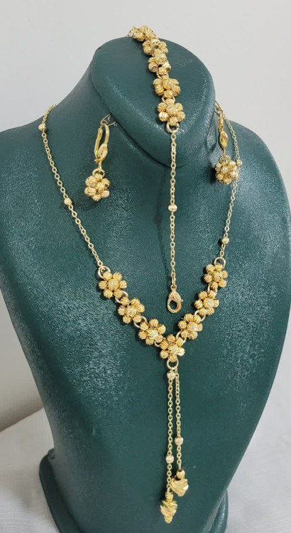 سرویس زنانه البرنادو ysx گلدار طلایی با آویز انتهایی