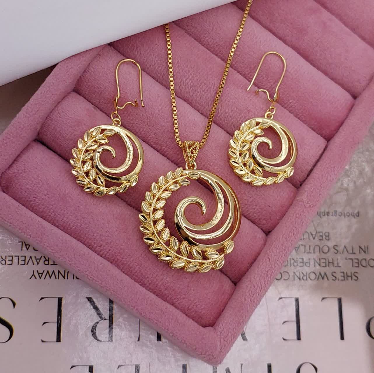 نیمست شیک زنانه چرخشی برگدار