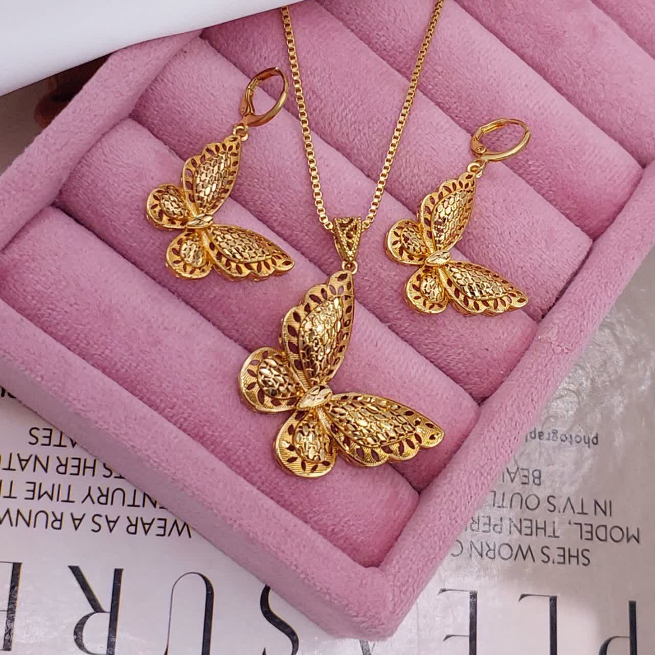 نیمست شیک زنانه پروانهای برجسته