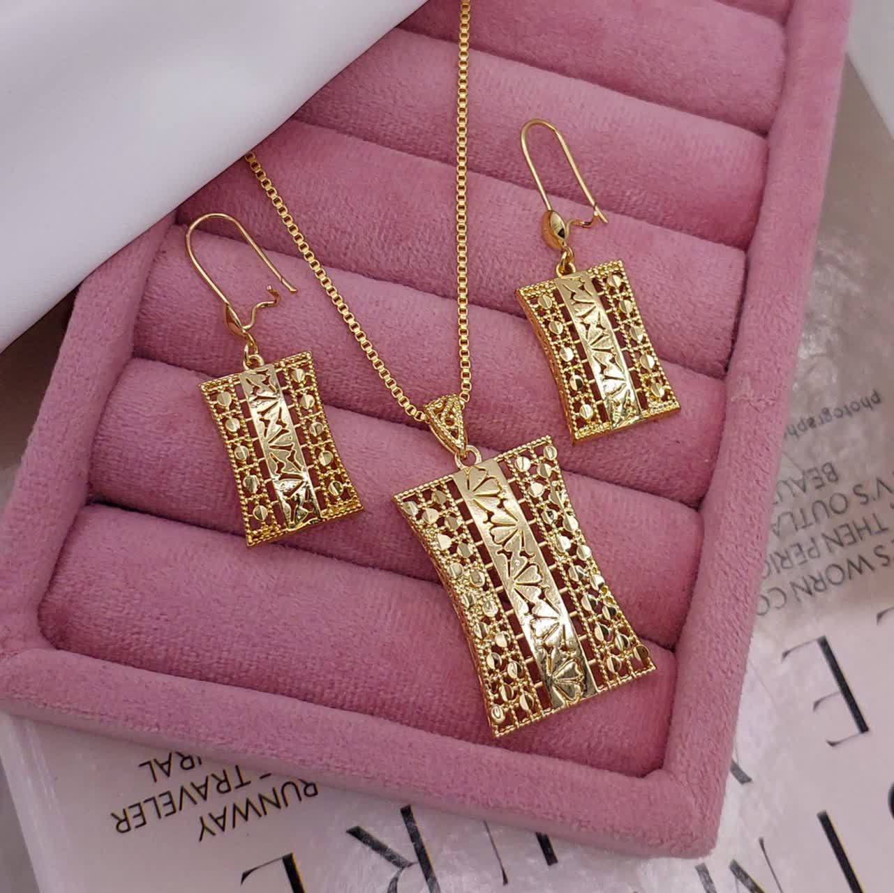 نیمست شیک زنانه مستطیلی گلکاریشده