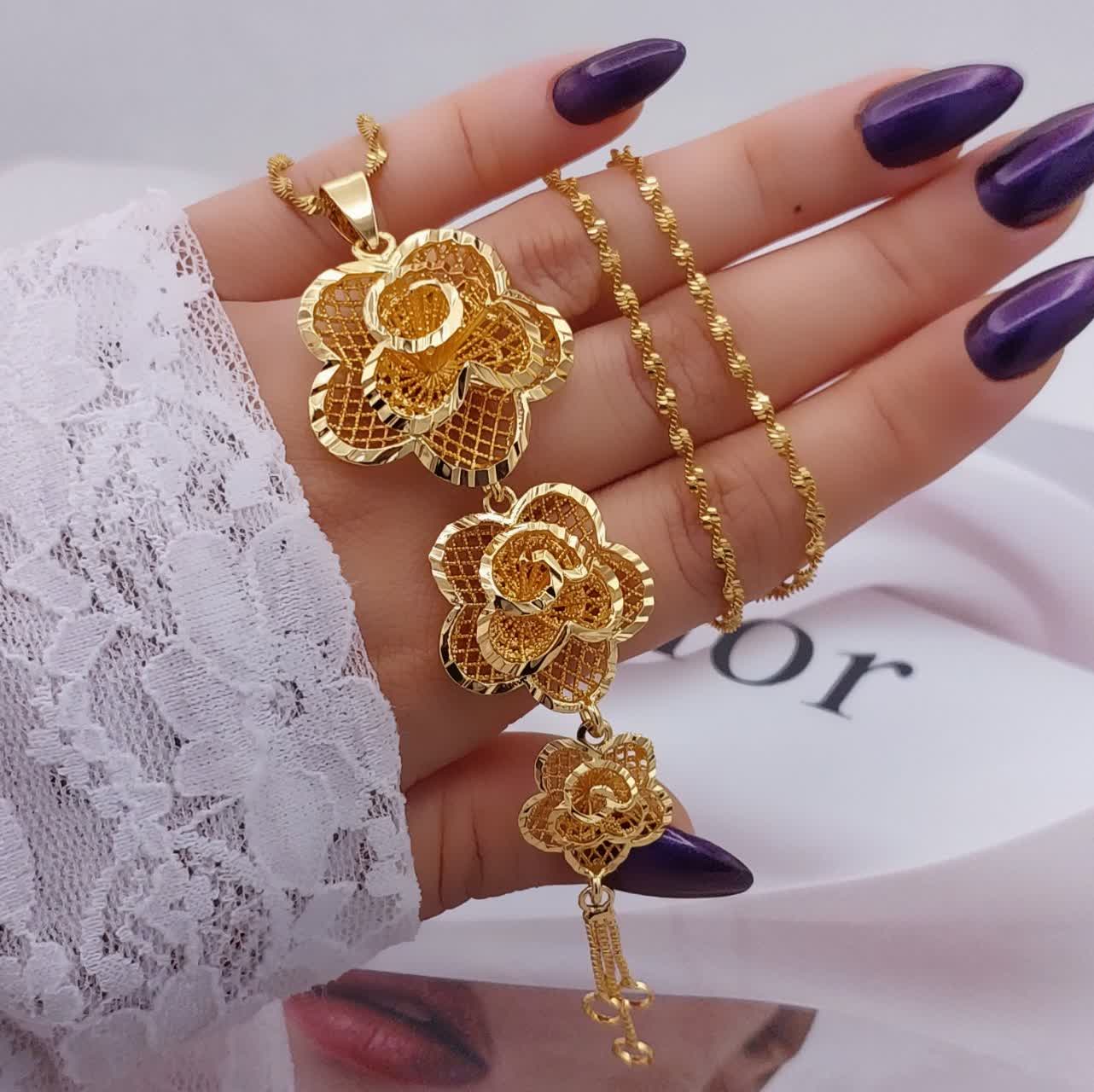 گردنبند زنانه شیک آویز گل سهتایی ظریف