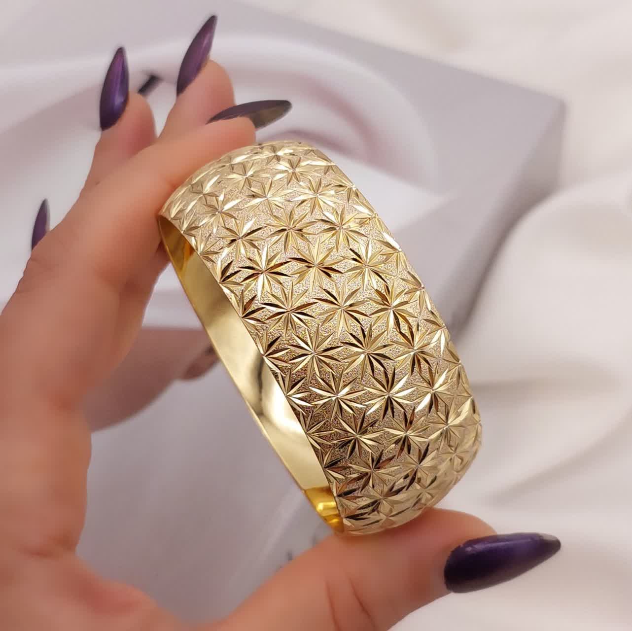 تکپوش ۳ سانتی طرح طلا با الگوی منظم ویترینی