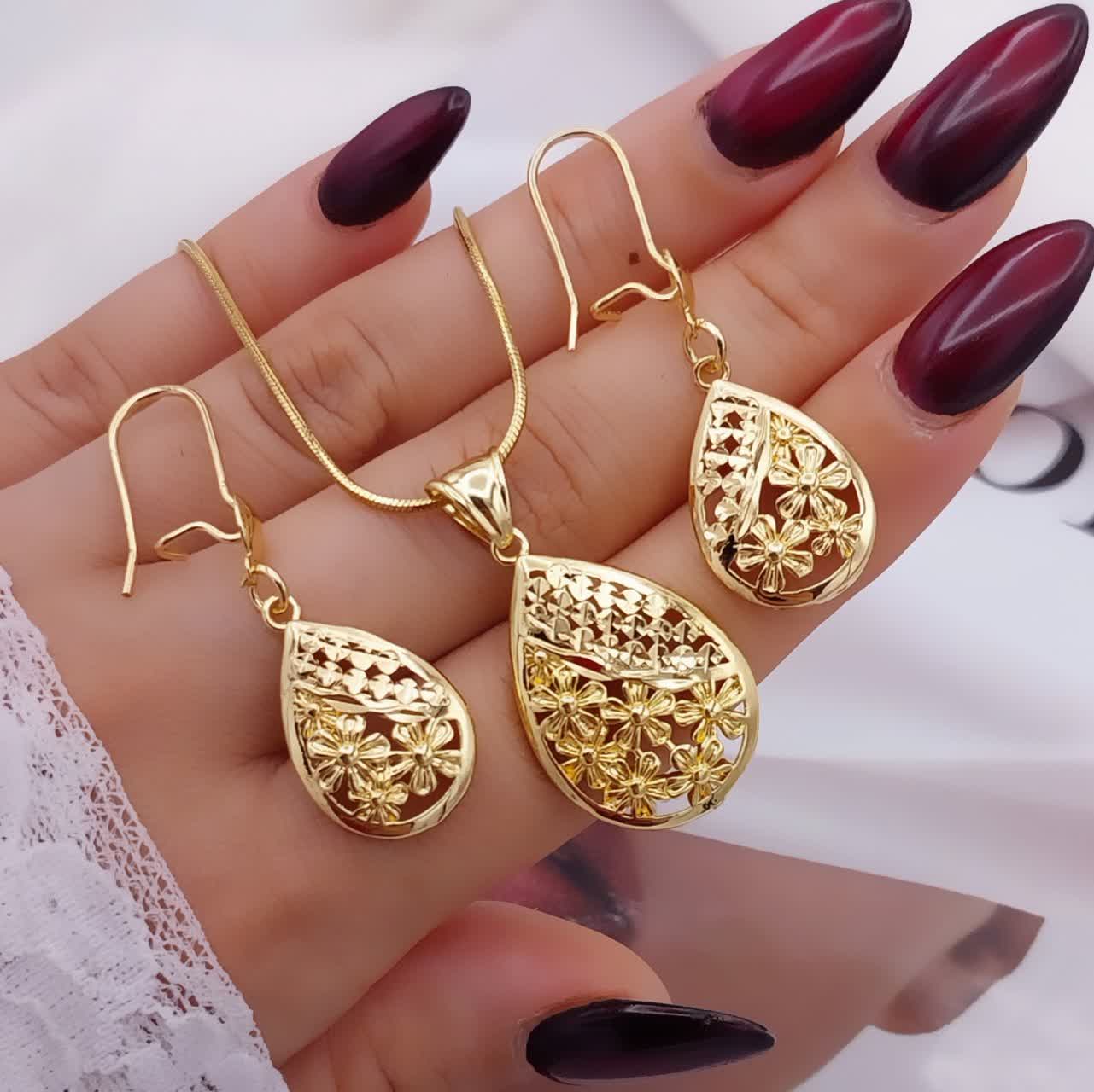 نیمست زنانه با آویز اشکی طرحدار