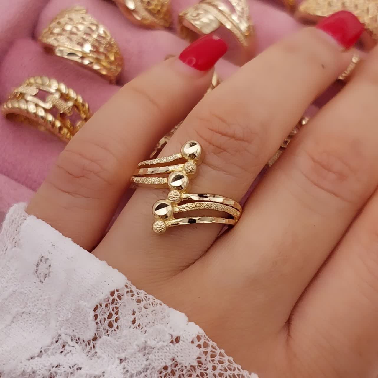 انگشتر طلاروس چندلایه با گویهای براق و طراحی ترند