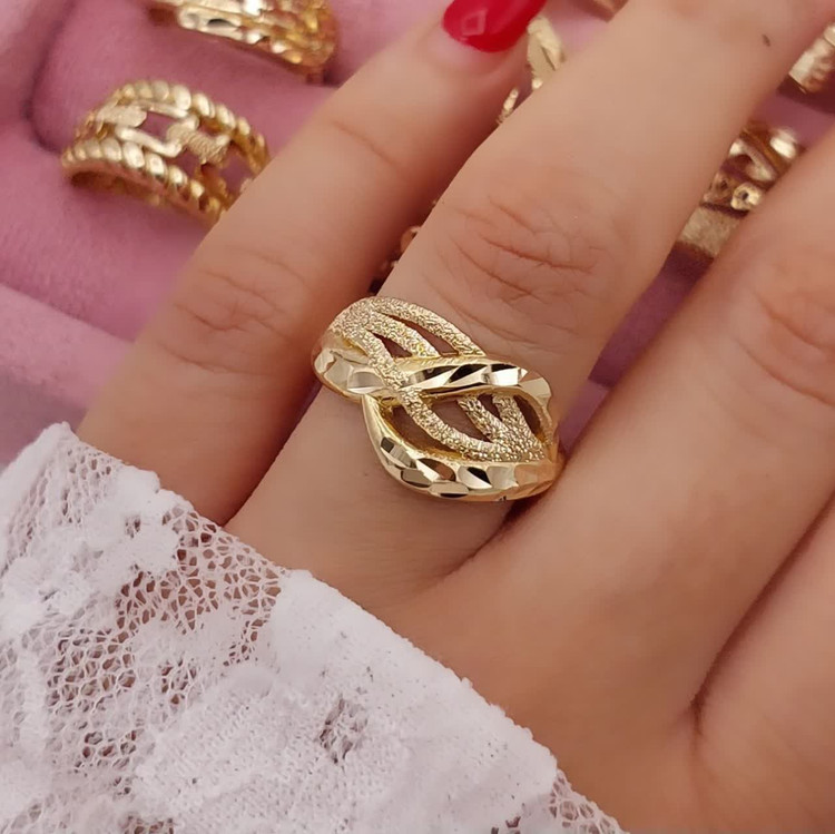 انگشتر طلاروس چندلایه با طراحی بیضی شکل