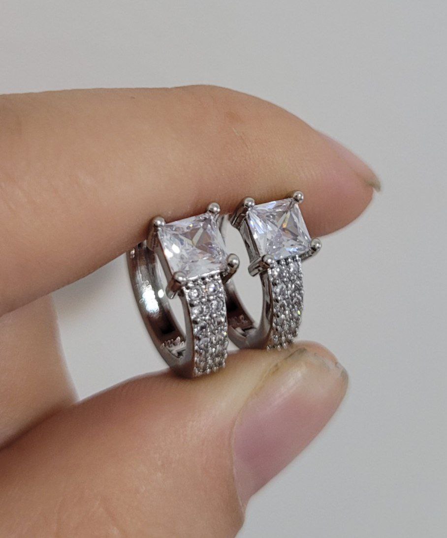 گوشواره حلقهای کوتاه زنانه