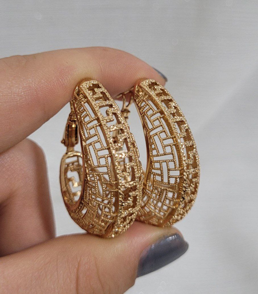 گوشواره حلقهای کوتاه زنانه