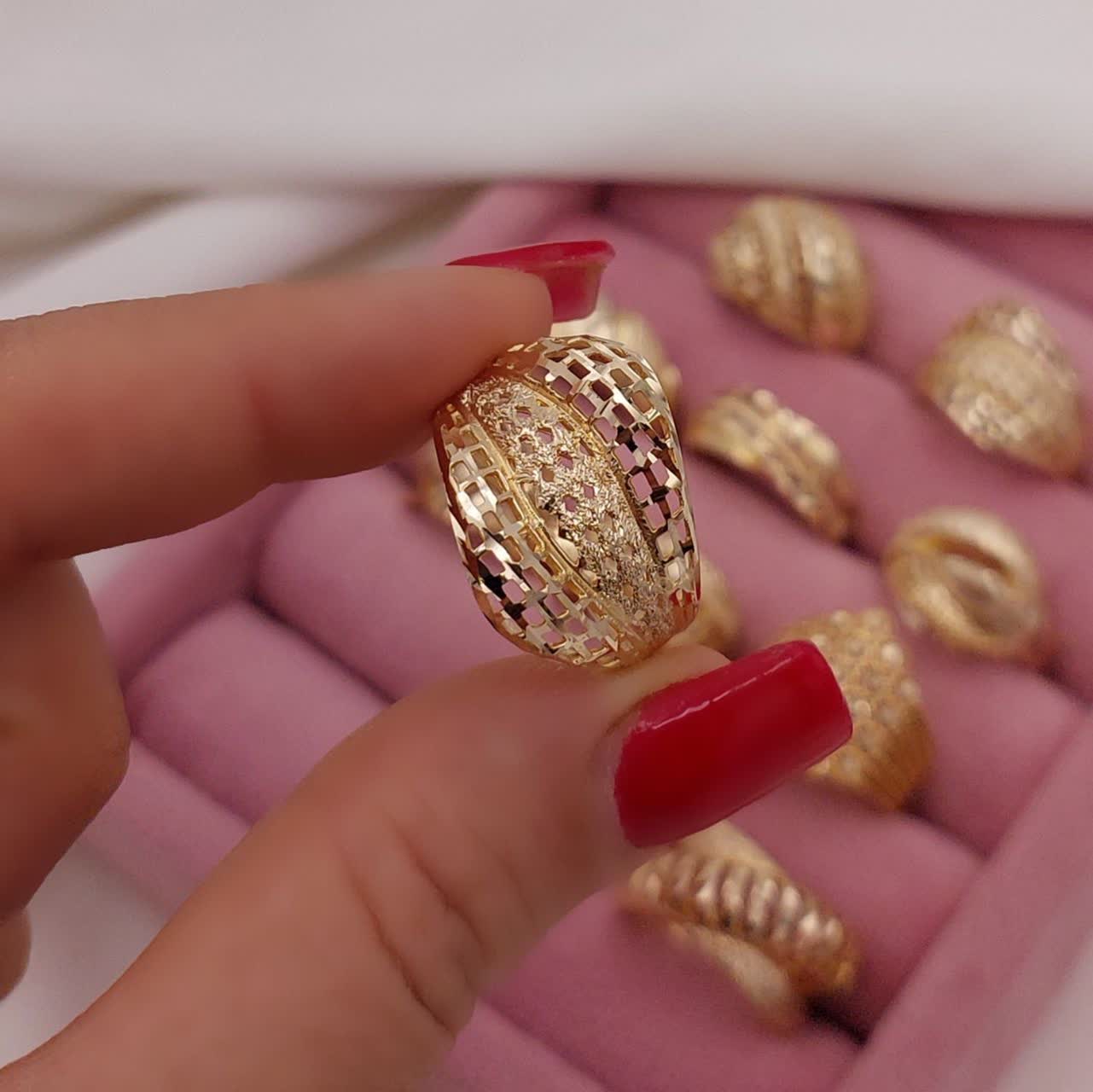 انگشتر طلاروس با بافت مشبک و مرکز براق