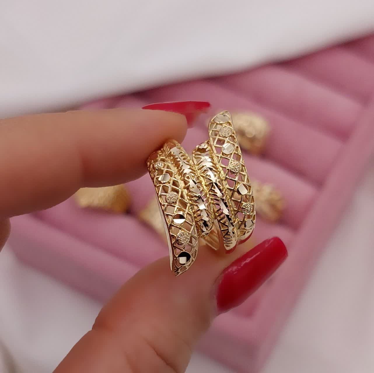 انگشتر طلاروس با طراحی چندلایه زاویهدار