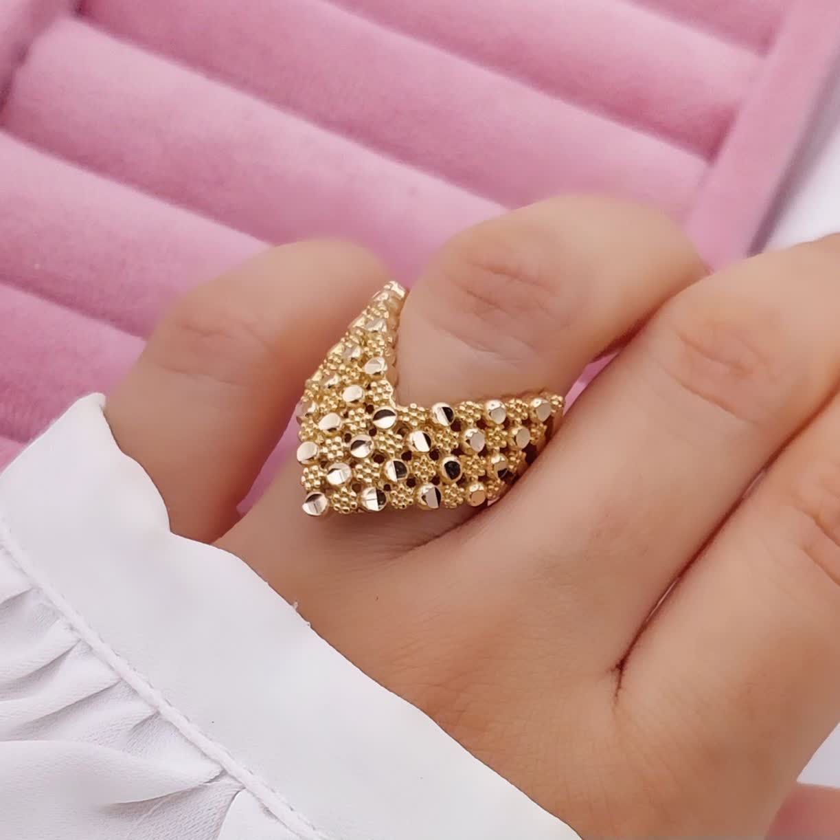 انگشتر طلاروس طرح V‑شکل نگیندار