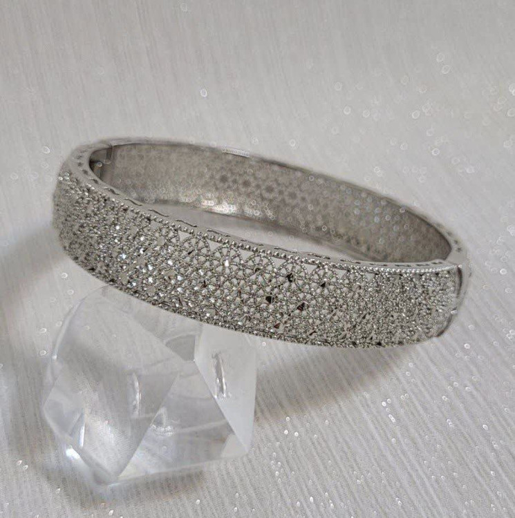 تکپوش چفتی زنانه طلاروس نقرهای با بافت الماسی درخشان