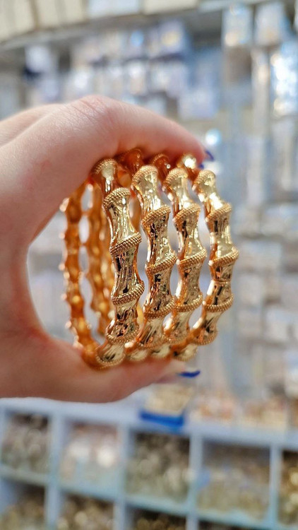 النگو زنانه اماراتی طرح استخوانی بافت طلایی