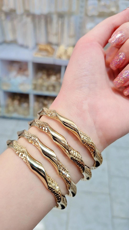 النگو فیوژن زنانه اصل طلا روس مایزیور با طراحی موجی خاص