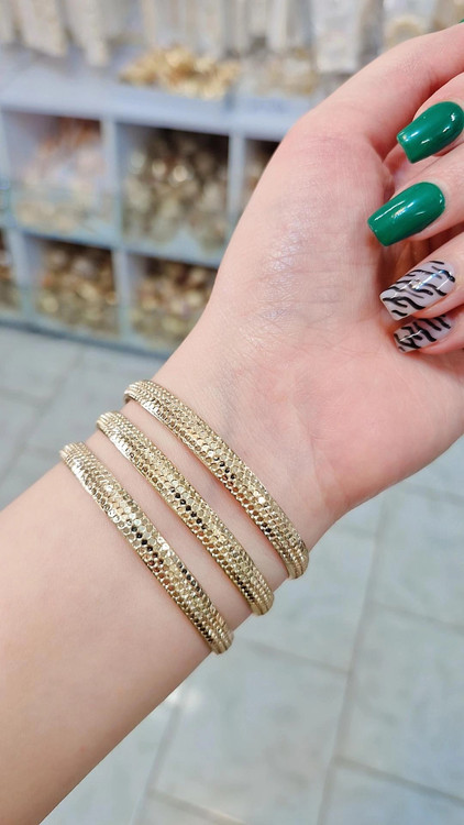 النگو پوستماری زنانه اصل طلا روس با سطح تراشدار براق طلایی، طرح خاص