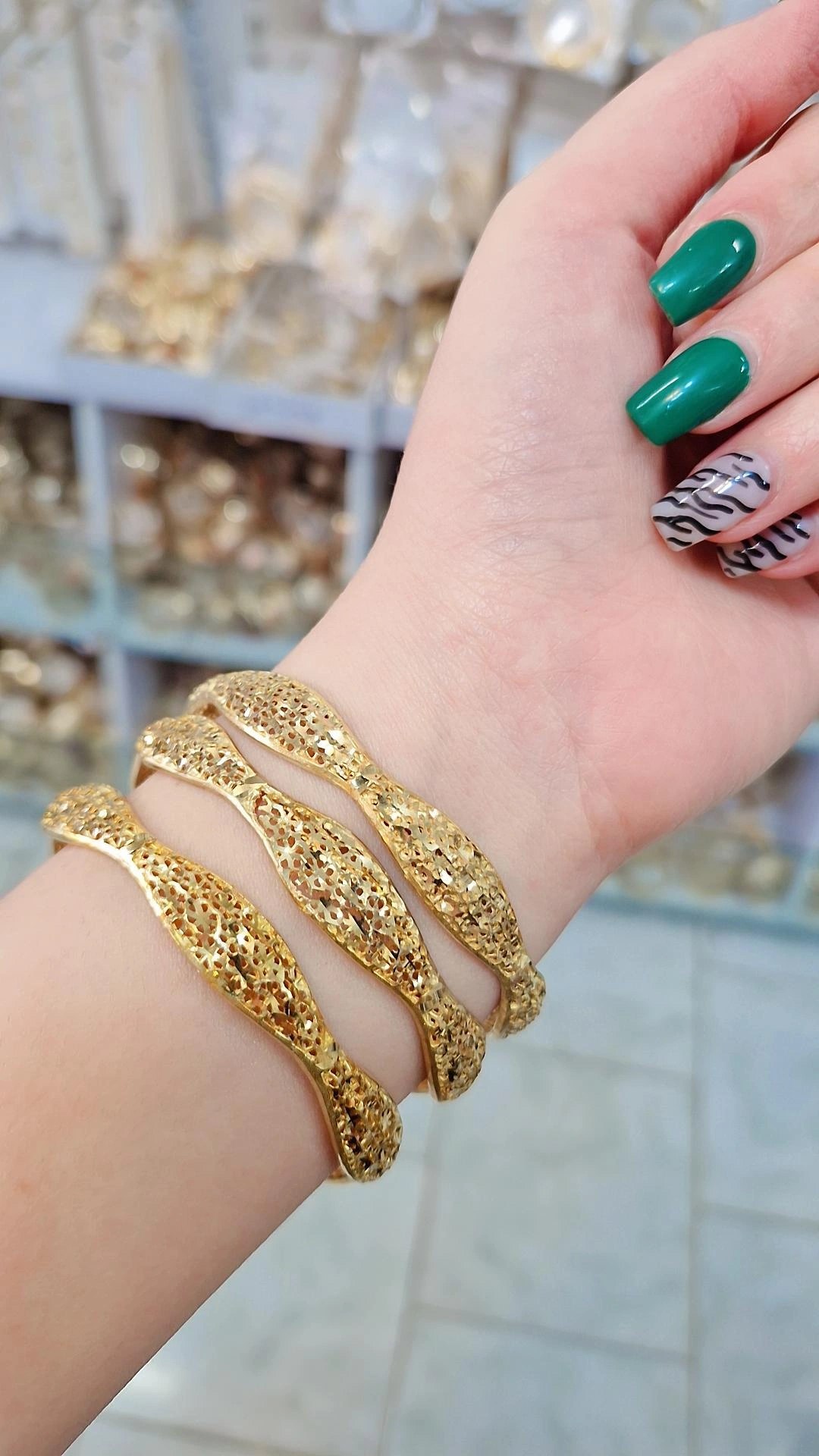 النگو طلا روس زنانه | طرح موجی تراشدار | اصل طلا روس | براق و لوکس