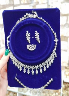 سرویس جواهری زنانه استیل نقرهای پرنس طرح گل آویز چهار تکه