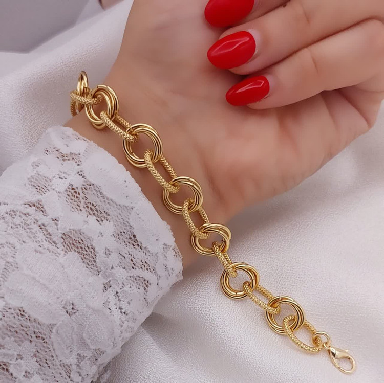 دستبند حلقهای زنانه طرح طلا برند شین با طراحی زنجیری و بافتهای ظریف