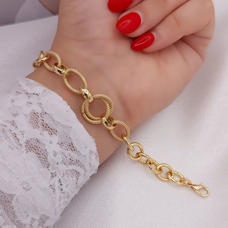 دستبند حلقهای زنانه طرح طلا برند شین با طراحی زنجیری و بافتهای ظریف مدل ۳
