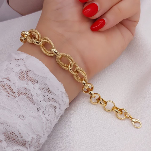 دستبند حلقهای زنانه طرح طلا برند شین با طراحی زنجیری و بافتهای ظریف مدل ۱