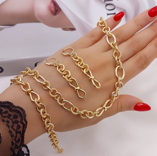 سرویس زنانه طرح طلا حلقهای برند شین مدل حلقههای ترکیبی با اتصالهای خاص