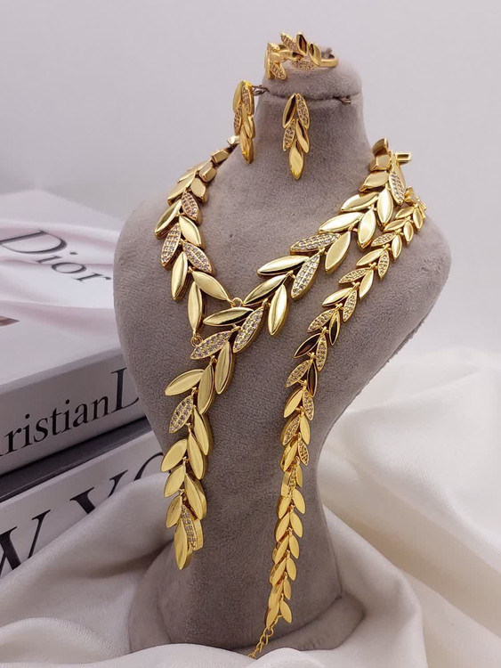 سرویس جواهری برند پرنس با طرح برگ و نگین اتریشی بدون حساسیت