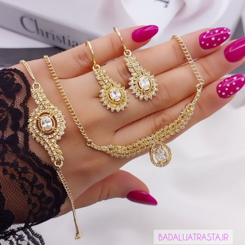 سرویس جواهری زنانه برند شین با طراحی الهامگرفته از فرم خورشیدی