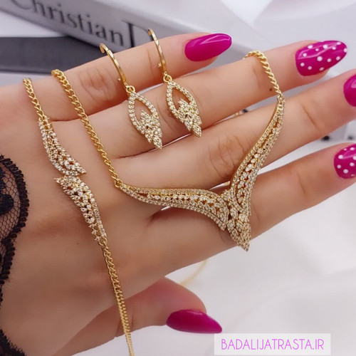 سرویس جواهری زنانه برند شین با طراحی الهامگرفته از فرم برگهای دوباله