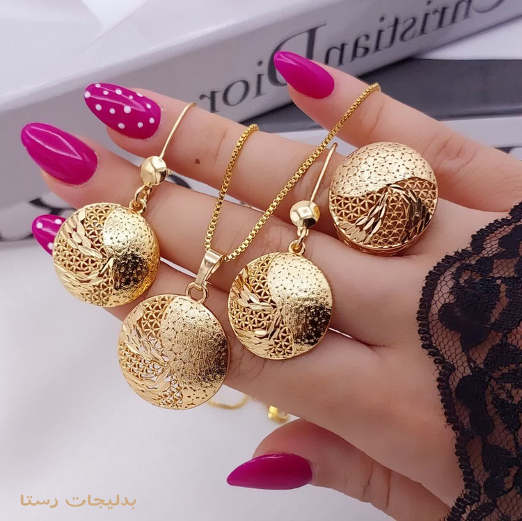 نیمست انگشتردار زنانه برند H_M با طراحی دایرهای و ترکیب دو نوع بافت سطحی