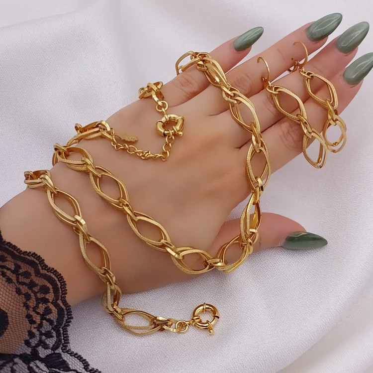اکسسوری براق و صیقلی زنانه رستا