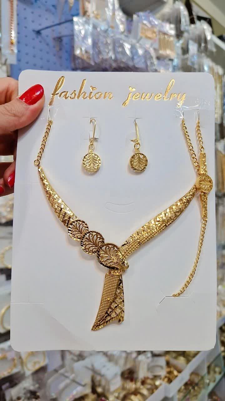 خرید سرویس بدلیجات زنانه طرح طلا ساخته شده از برنج با آبکاری طلایی و طراحی مجلسی
